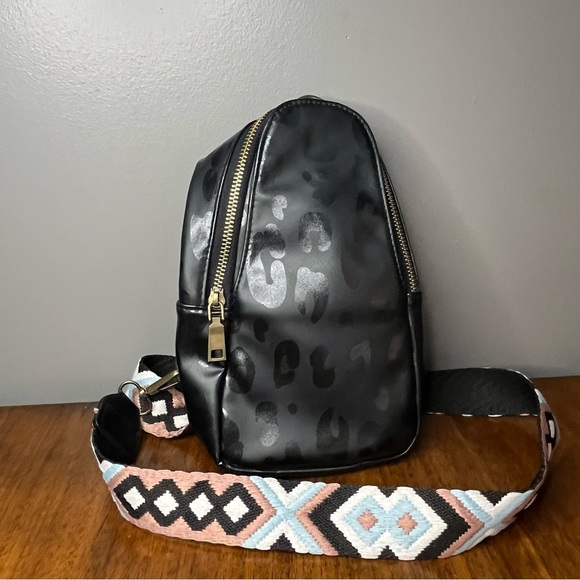 Women Chest Bag Sling Bag Small Crossbody Daypack Guitar Strap - Picture 2 of 12